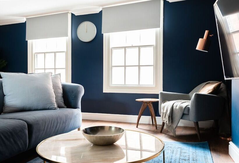 The Old Station House   Stylish & Central 2bdr Apartment