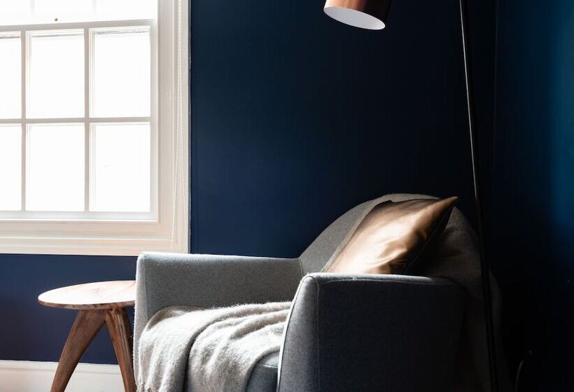 The Old Station House   Stylish & Central 2bdr Apartment