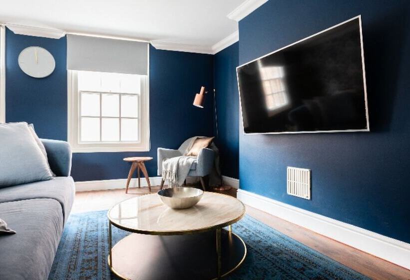 The Old Station House   Stylish & Central 2bdr Apartment