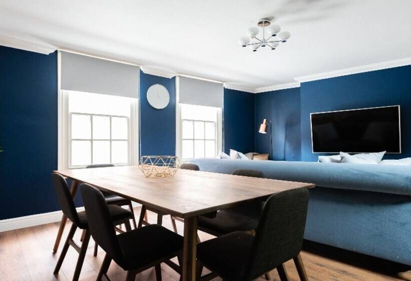 The Old Station House   Stylish & Central 2bdr Apartment