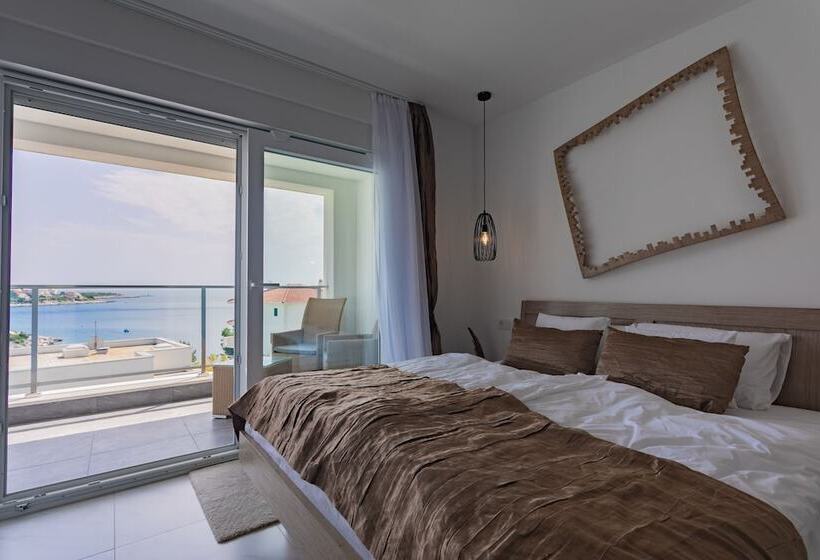 Villa Compass Luxury In A Natural Bay