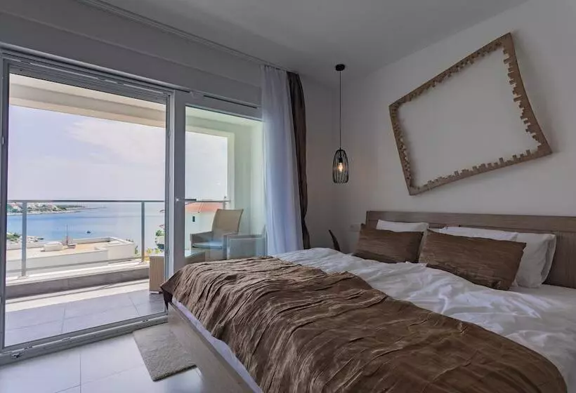 Villa Compass Luxury In A Natural Bay