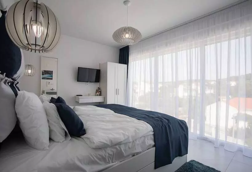 Villa Compass Luxury In A Natural Bay