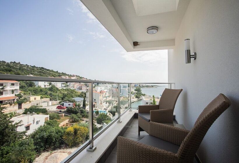 Villa Compass Luxury In A Natural Bay