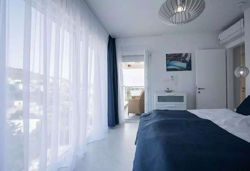 Villa Compass Luxury In A Natural Bay