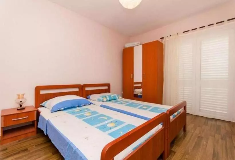 Apartments Mladen