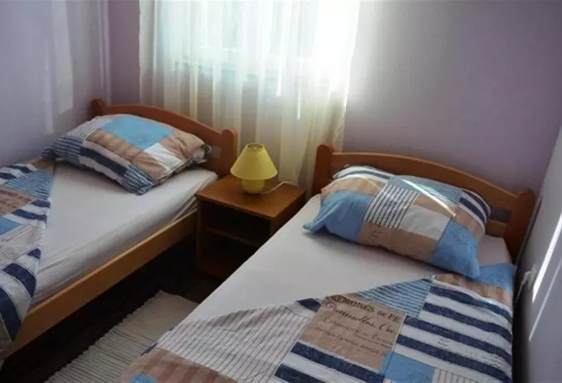 Apartments Mladen