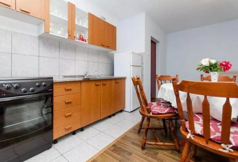 Apartments Mladen