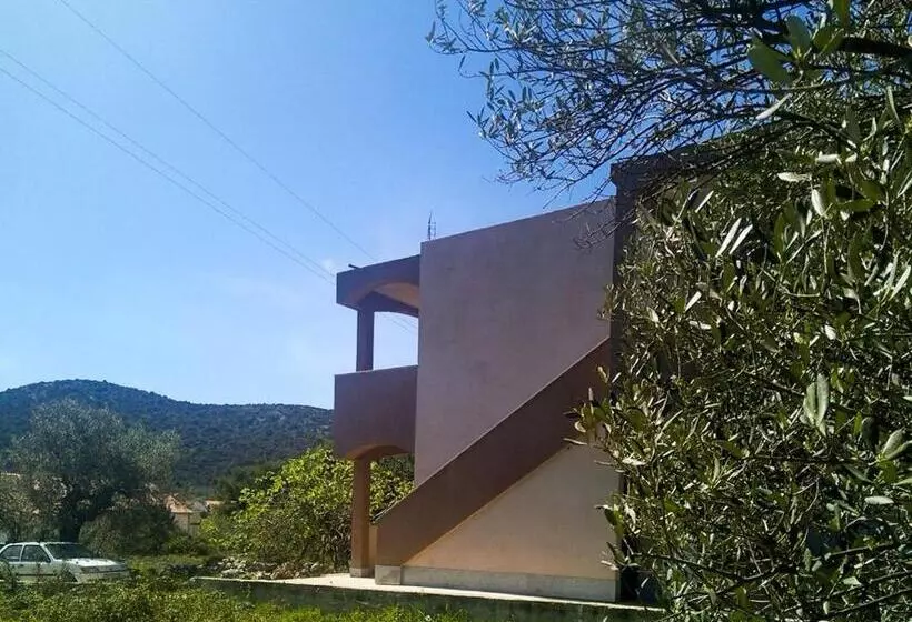 Apartments Mladen