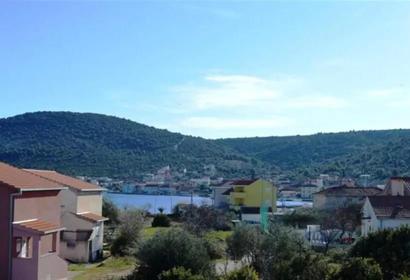 Apartments Mladen