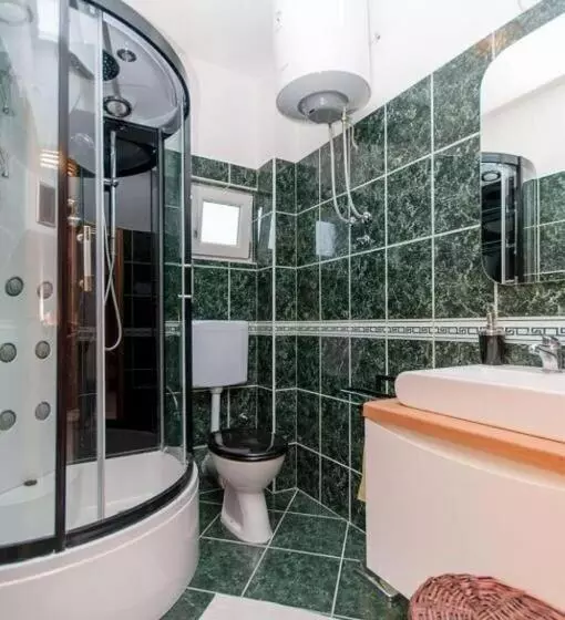 Apartments Mladen