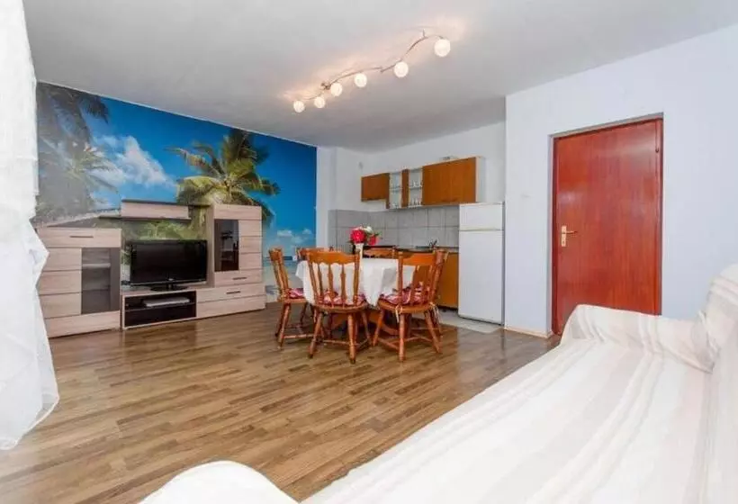 Apartments Mladen