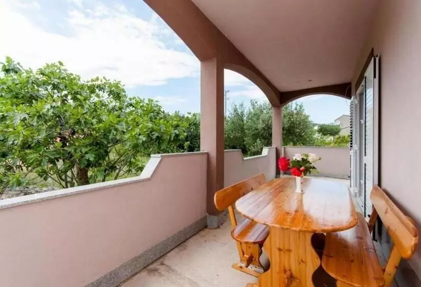 Apartments Mladen