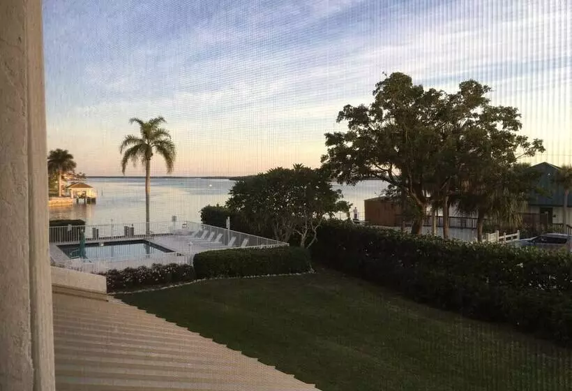Eagle Cay Condo