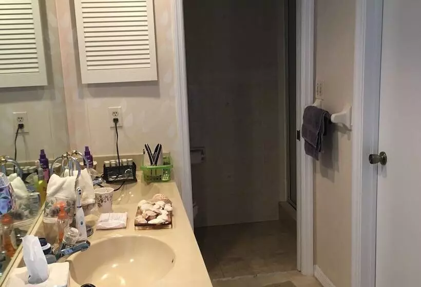 Eagle Cay Condo