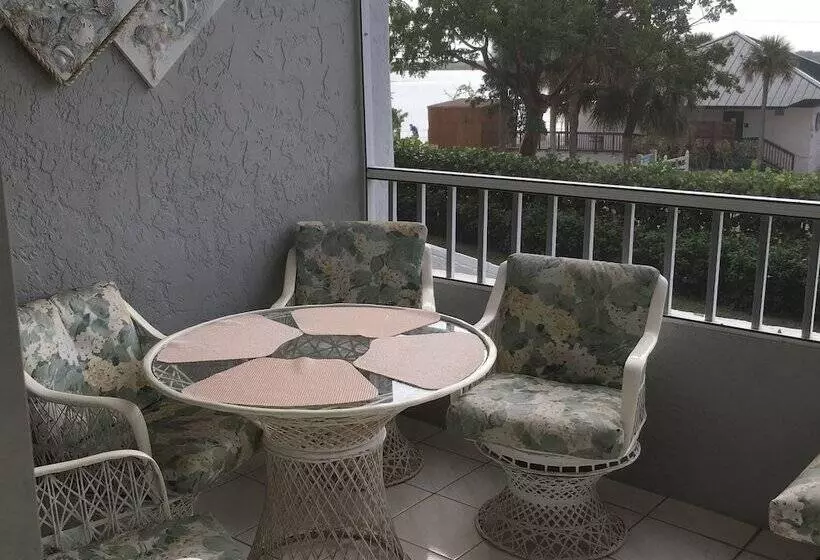 Eagle Cay Condo