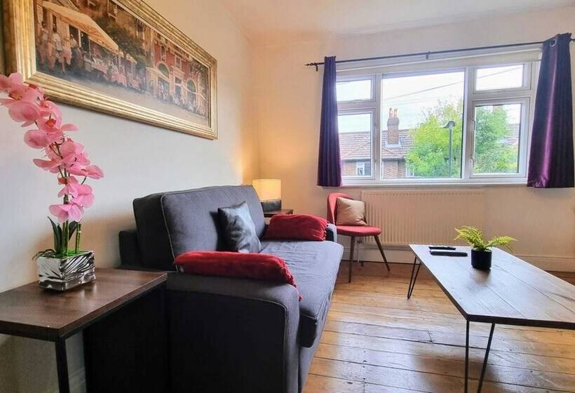 Stunning Central Richmond With Garden