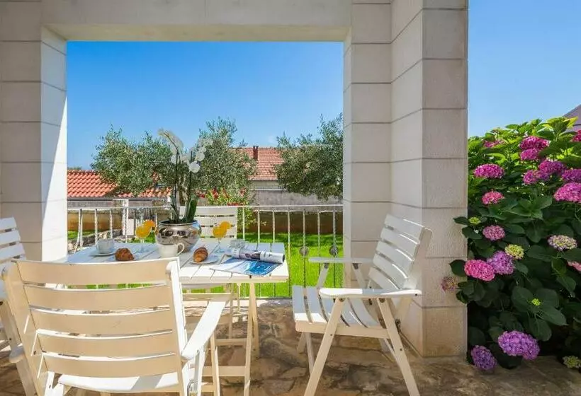 Villa Edo Charme Homes