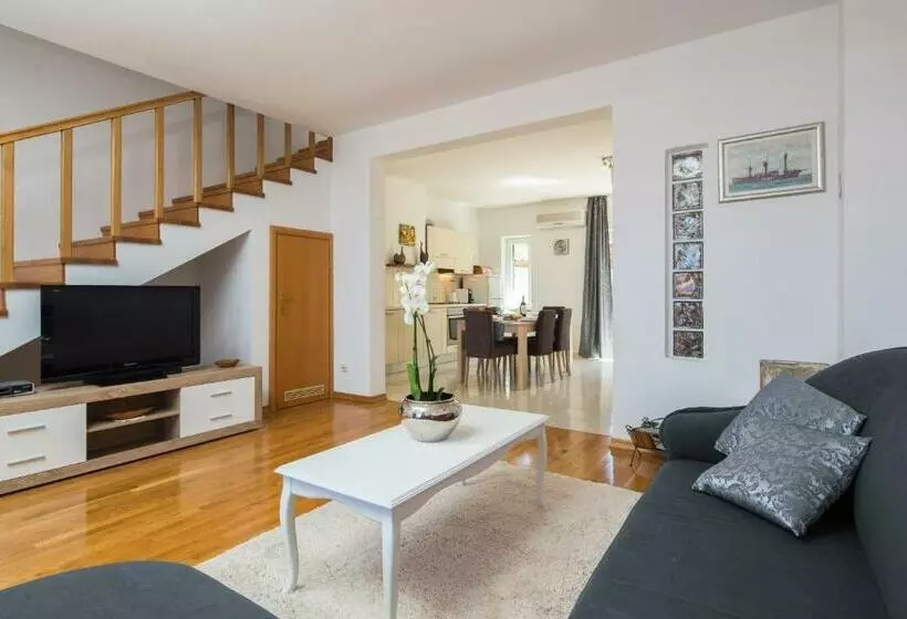 Villa Edo Charme Homes