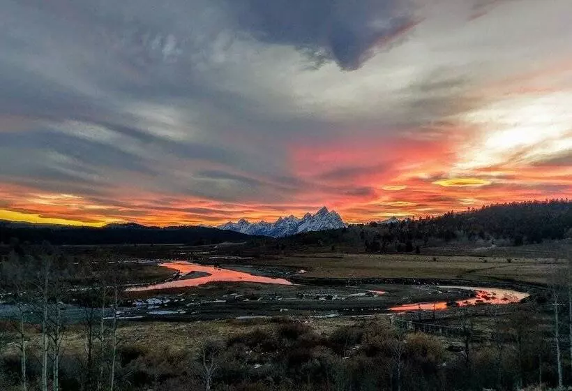 Отель Heart Six Ranch