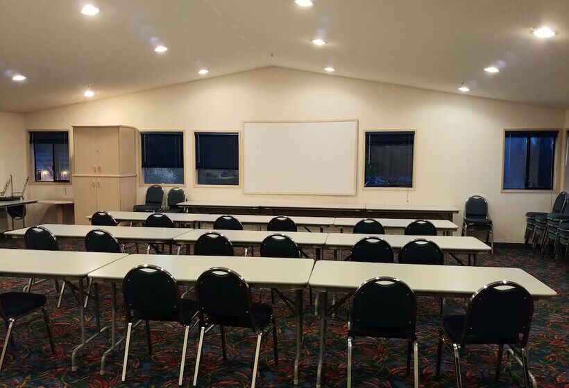 فندق Harborside Inn