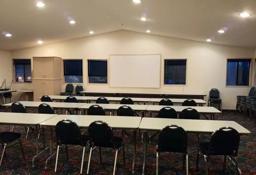 בית מלון כפרי Harborside Inn