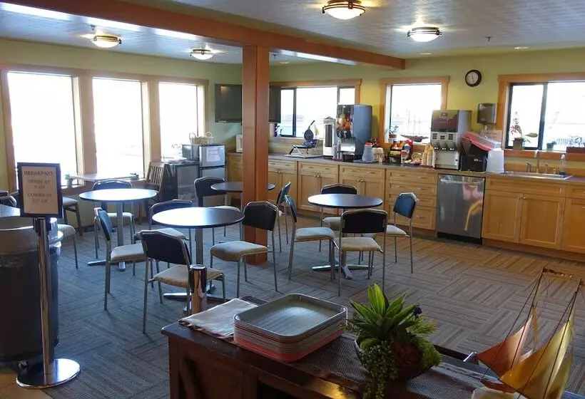 בית מלון כפרי Harborside Inn