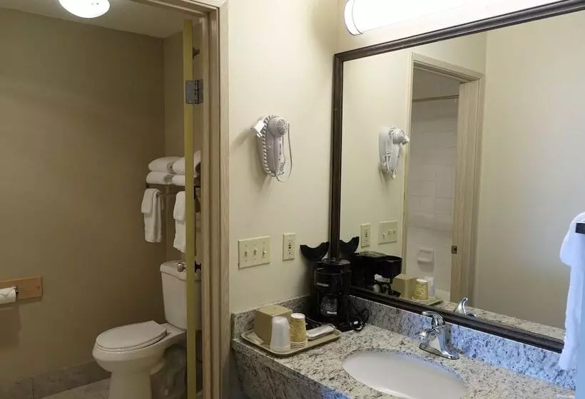 בית מלון כפרי Harborside Inn