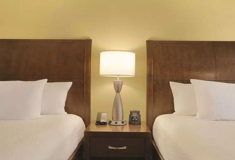 هتل Hilton Garden Inn Anaheim Garden Grove