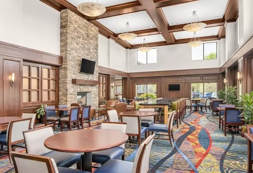 هتل Holiday Inn Express & Suites Wilmington Newark, An Ihg