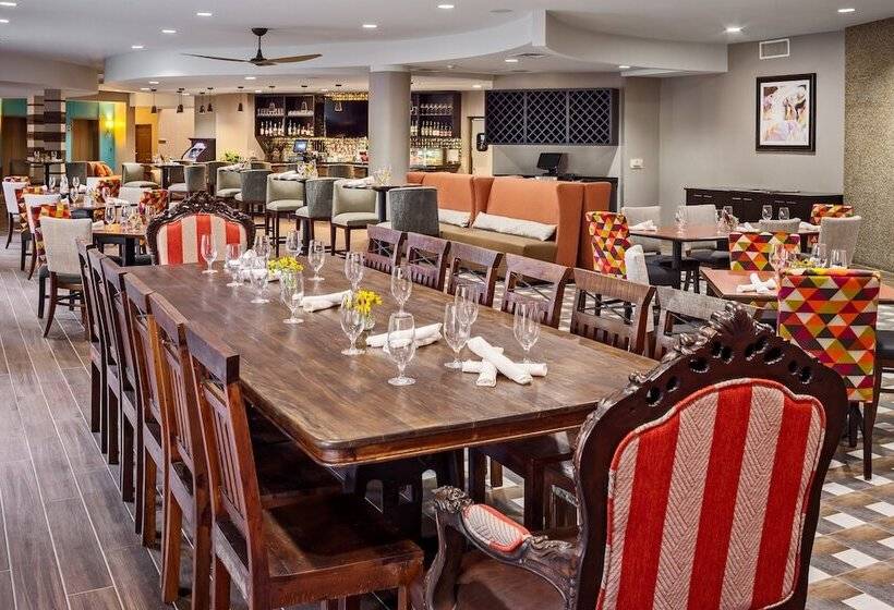 هتل Indigo San Antonio Riverwalk, An Ihg