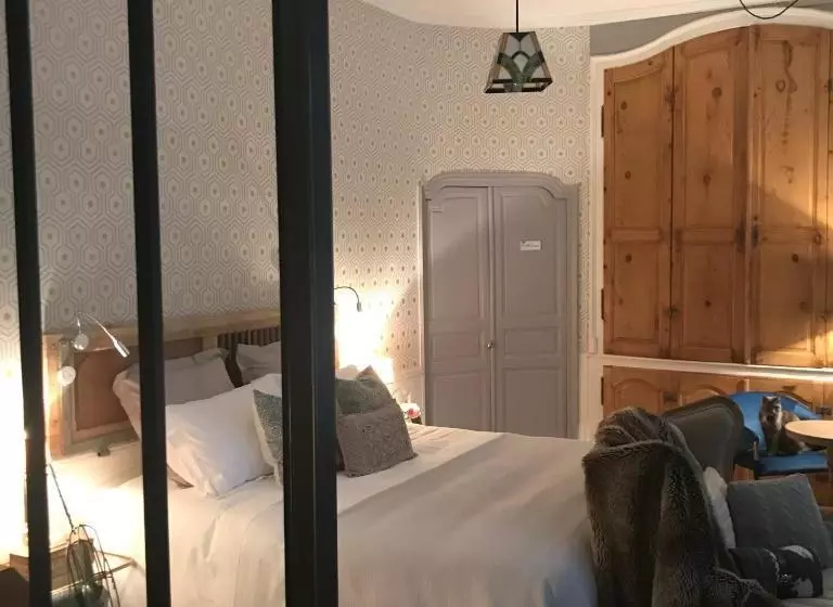 تختخواب و صبحانه Suite La Pérouse