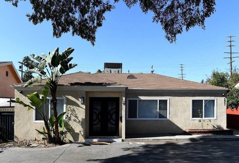 Bright Spacious Family House Near Universal Studios