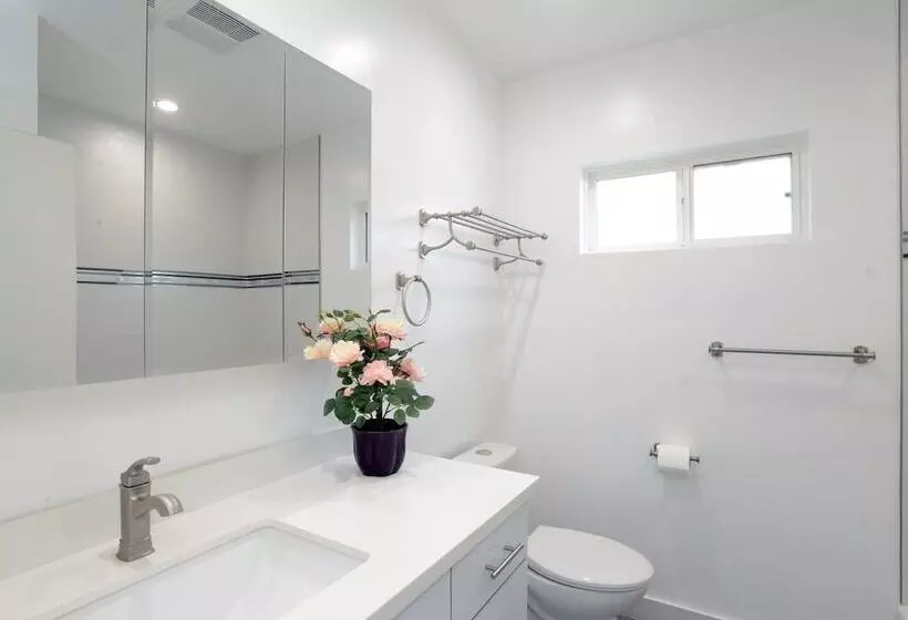 Bright Spacious Family House Near Universal Studios