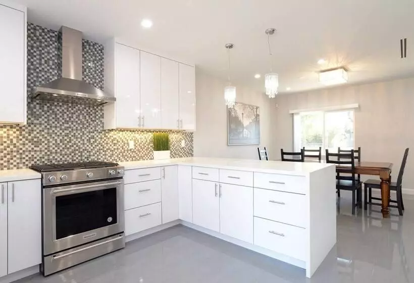 Bright Spacious Family House Near Universal Studios