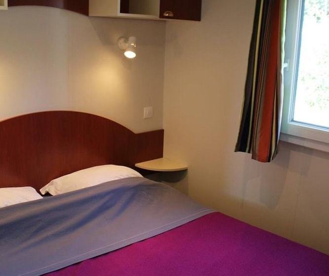 Camping "les Calquières" Location De Mobilehomes