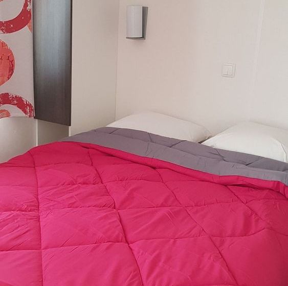 Camping "les Calquières" Location De Mobilehomes