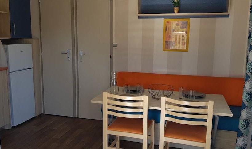 Camping "les Calquières" Location De Mobilehomes