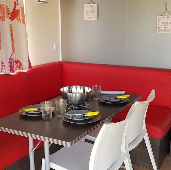 Camping "les Calquières" Location De Mobilehomes