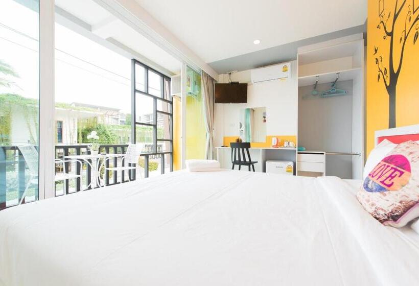 פונדק Slowlife Beach