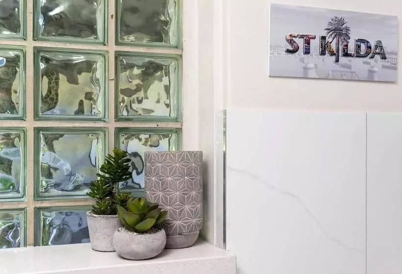 Melbourne Beachside Apartment