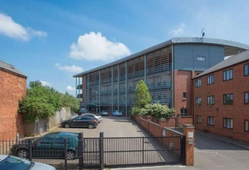 4b Loft Penthouse Industrial Decor With Canal & City Views