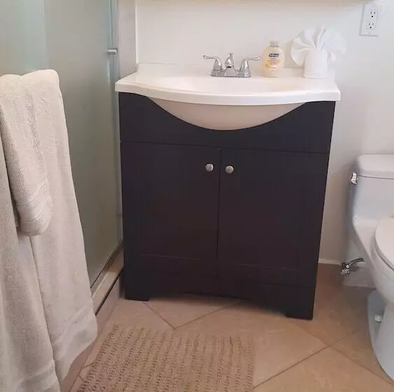 Great 2 Floor House In Beverly Wood