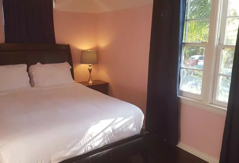 Great 2 Floor House In Beverly Wood