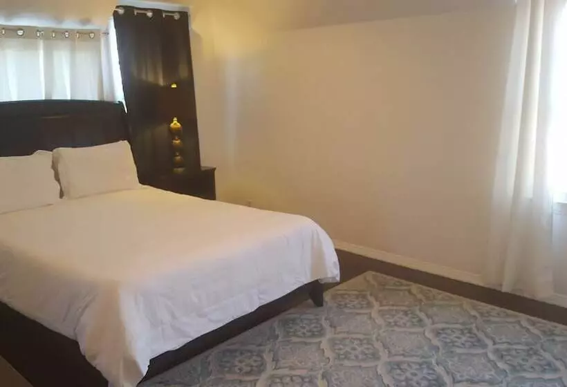 Great 2 Floor House In Beverly Wood