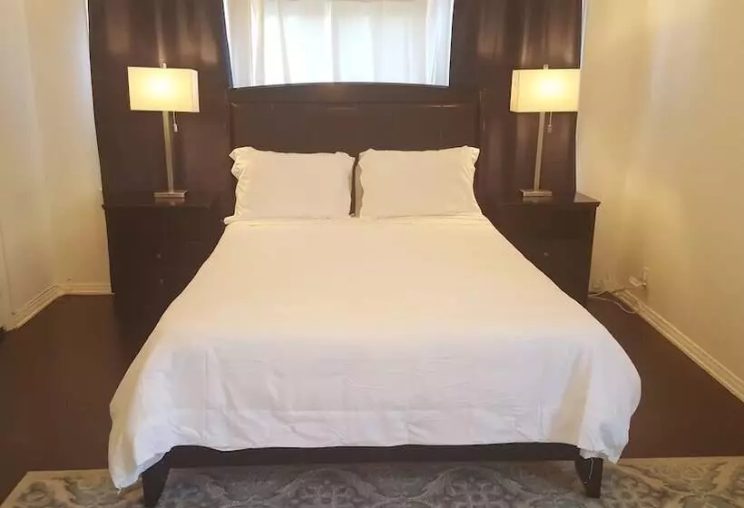 Great 2 Floor House In Beverly Wood