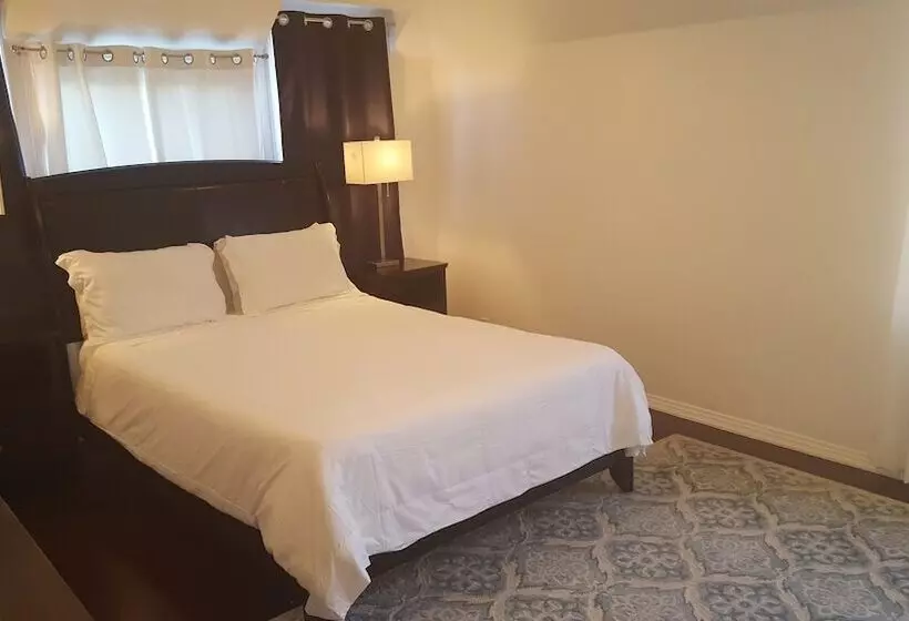 Great 2 Floor House In Beverly Wood