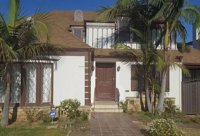 Great 2 Floor House In Beverly Wood