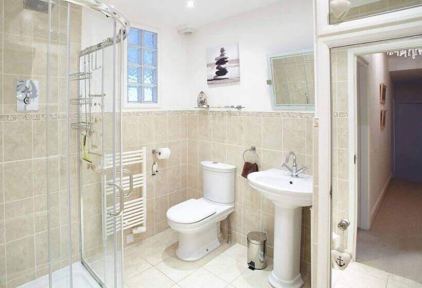 Host & Stay View Point Apartment