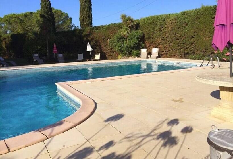 בית מלון כפרי Domaine St Paul Le Marseillais Tentes